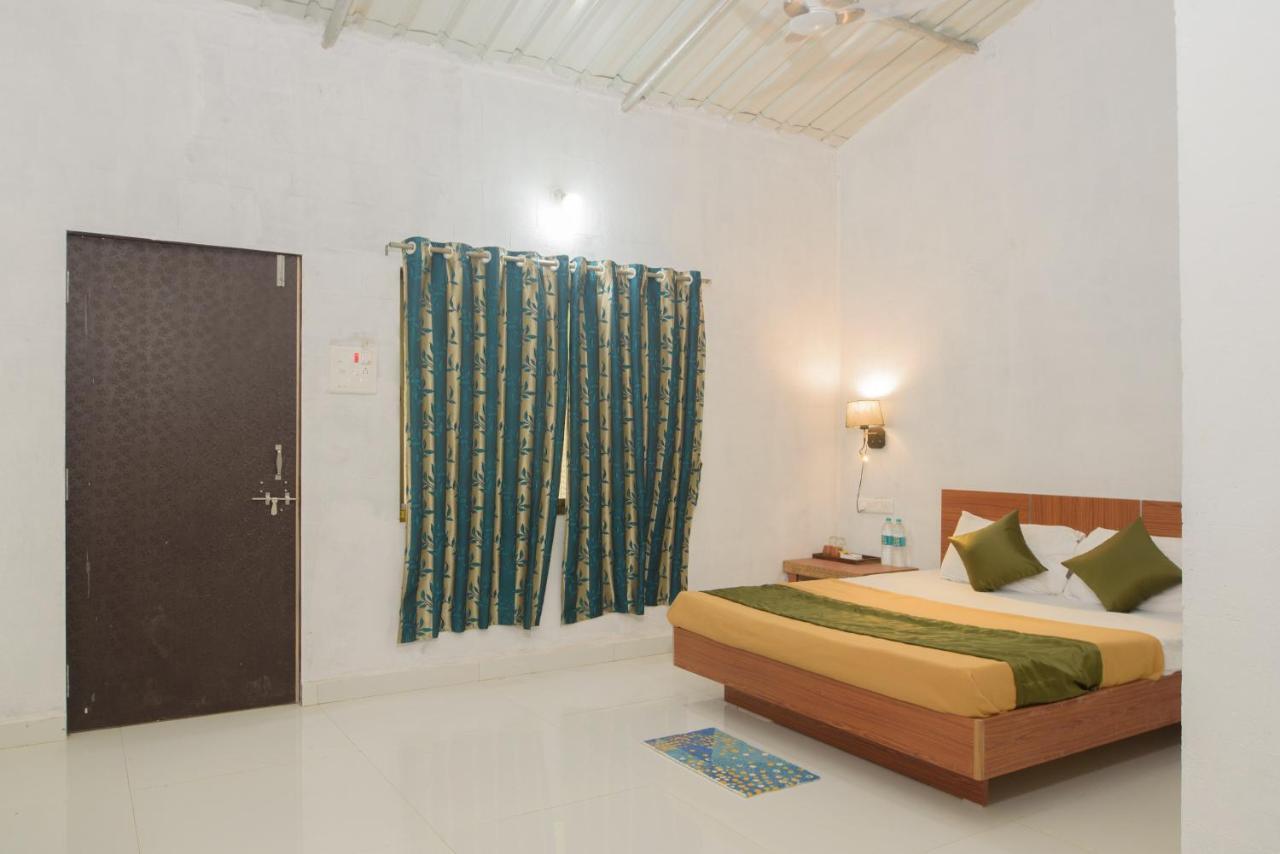 Prajakta Rest House Alibag Bagian luar foto