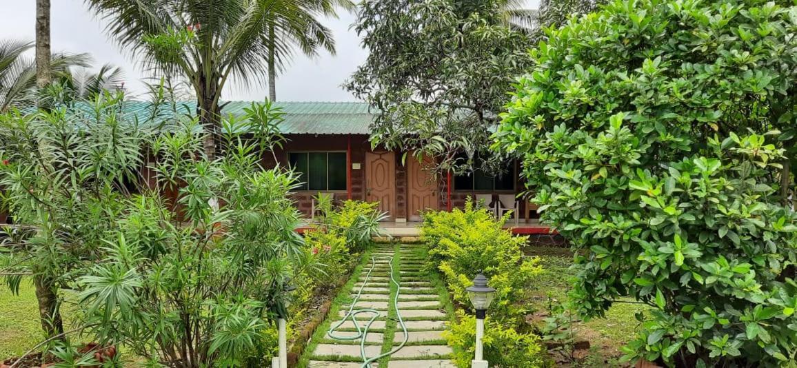 Prajakta Rest House Alibag Bagian luar foto