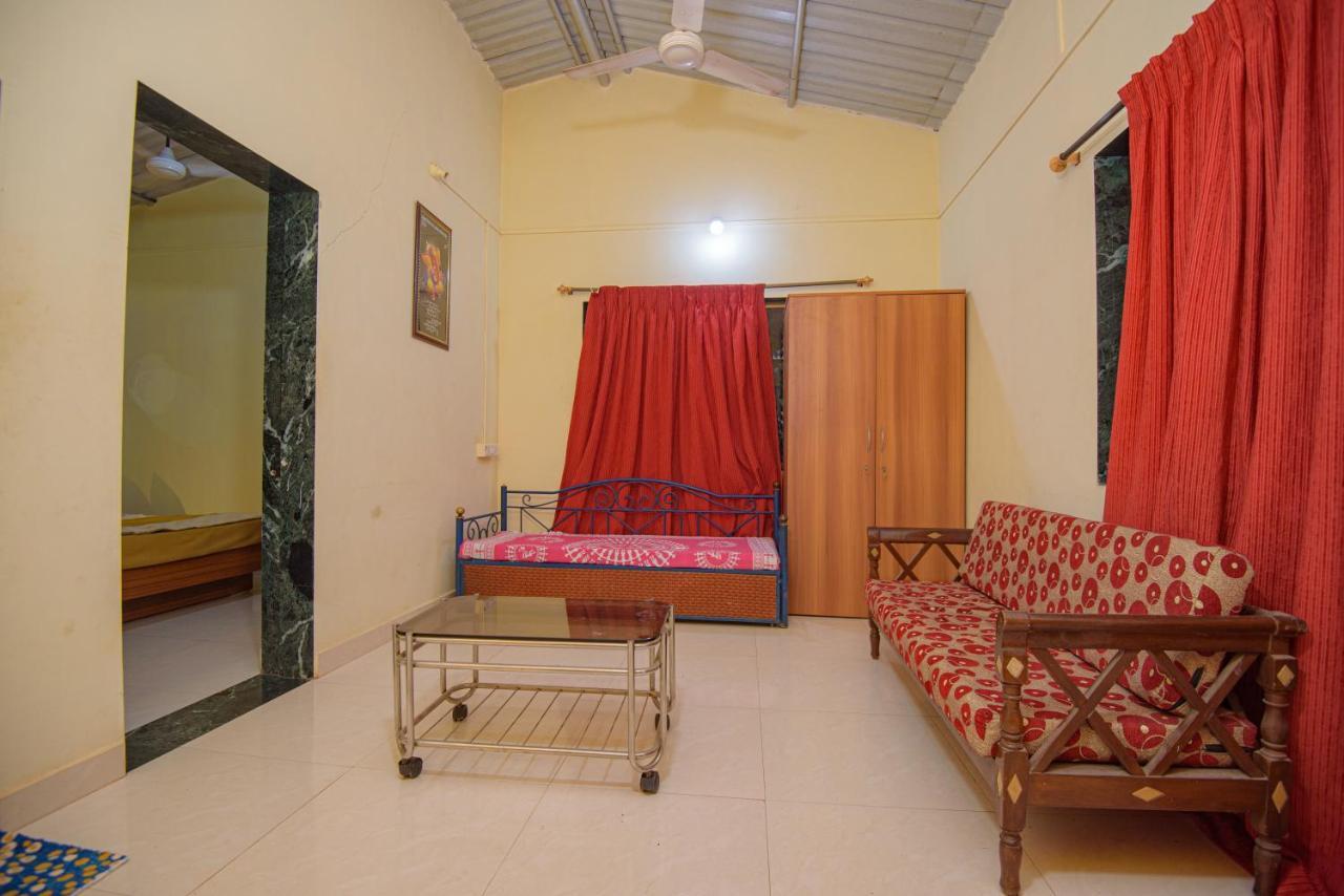 Prajakta Rest House Alibag Bagian luar foto