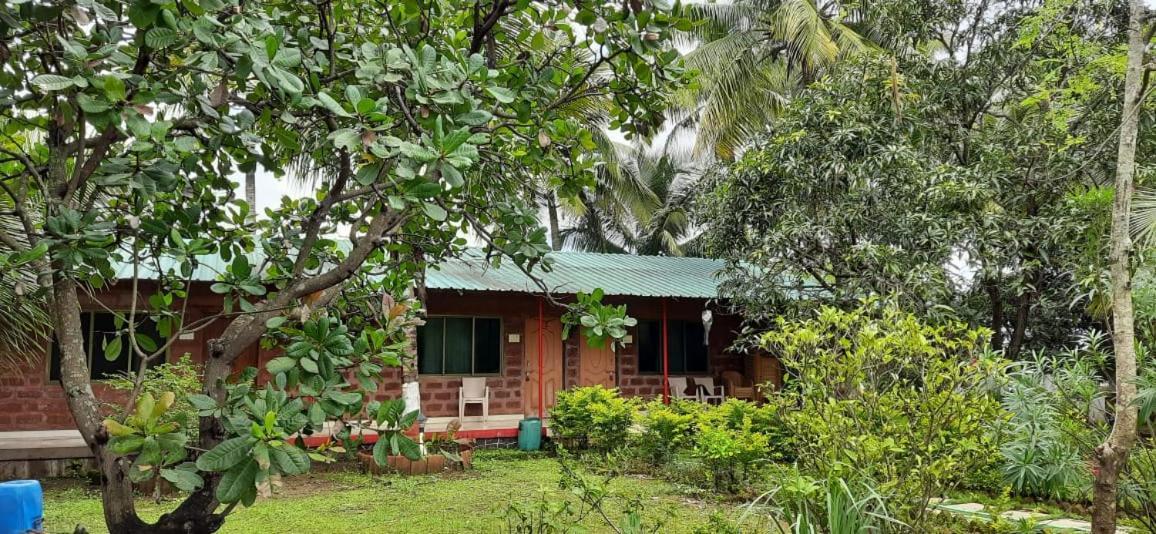 Prajakta Rest House Alibag Bagian luar foto